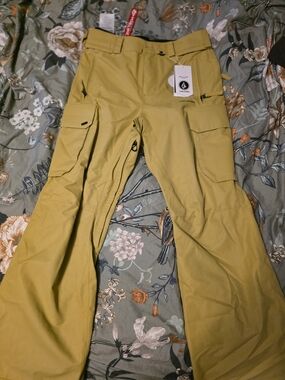Volcom Men’s Cargo Snow Pants — Mustard Yellow
